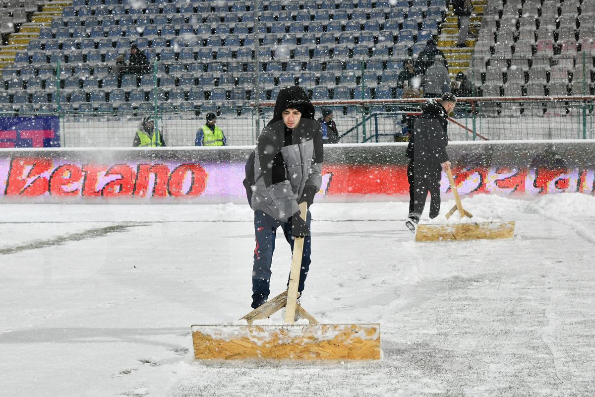 Cel mai aclamat fotbalist de la FCSB în nămeții de la Buzău » Apelul crainicului: „Să îl aplaudăm!”