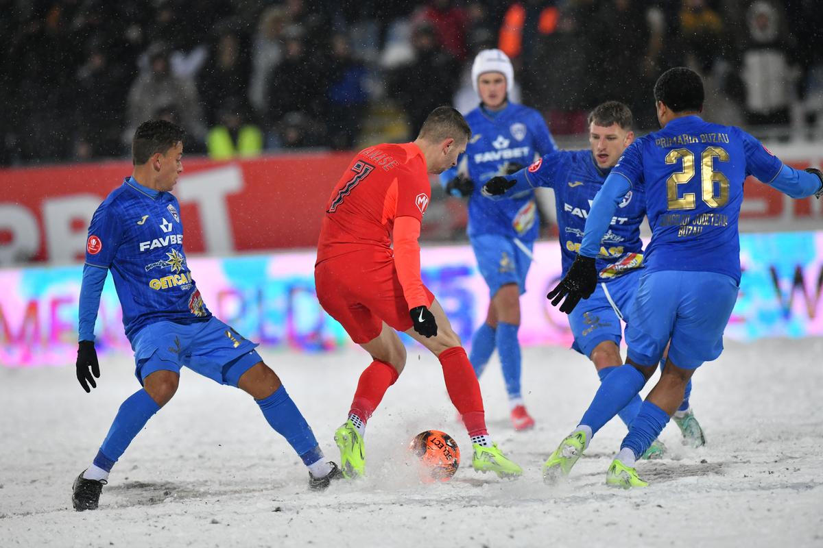 Cum va fi vremea la FCSB - PAOK Salonic? Se oprește ninsoarea până joi? Prognoză TERIBILĂ pentru cei 50.000 de fani așteptați pe Arenă