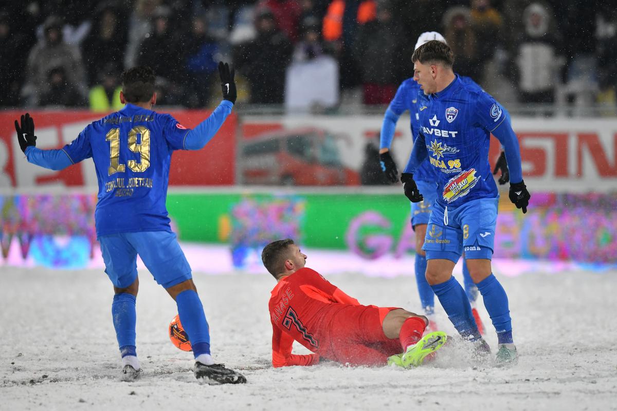 Cum va fi vremea la FCSB - PAOK Salonic? Se oprește ninsoarea până joi? Prognoză TERIBILĂ pentru cei 50.000 de fani așteptați pe Arenă