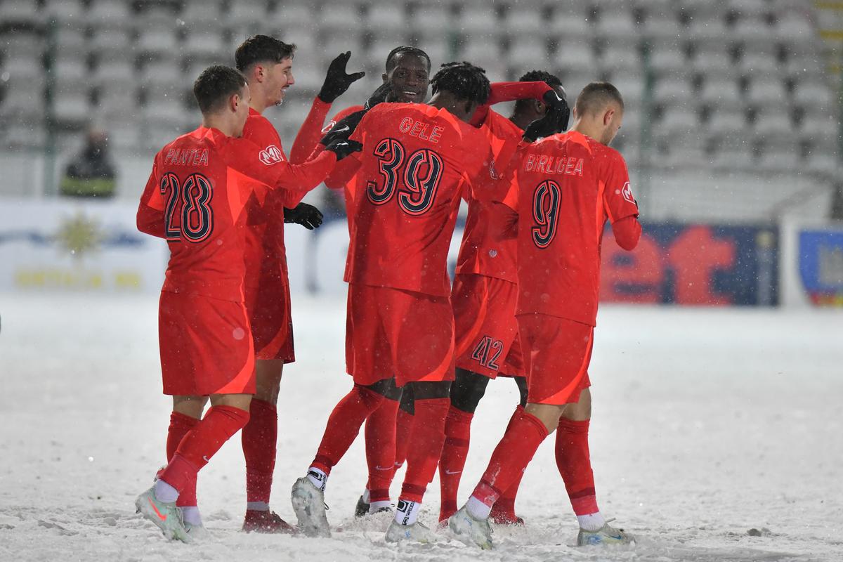 Cum va fi vremea la FCSB - PAOK Salonic? Se oprește ninsoarea până joi? Prognoză TERIBILĂ pentru cei 50.000 de fani așteptați pe Arenă