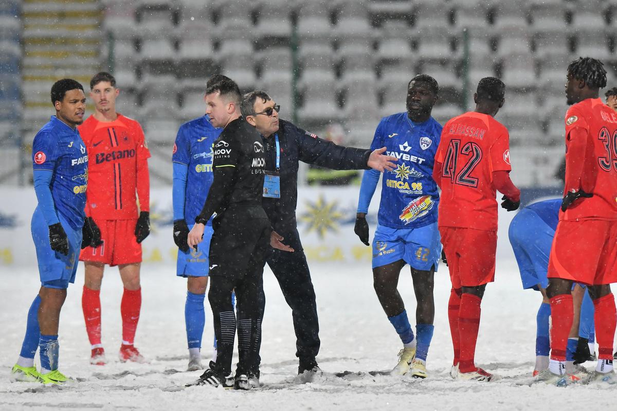 Gloria Buzău - FCSB, disputat pe ninsoare, foto: Cristi Preda / GSP // 16.02.2025