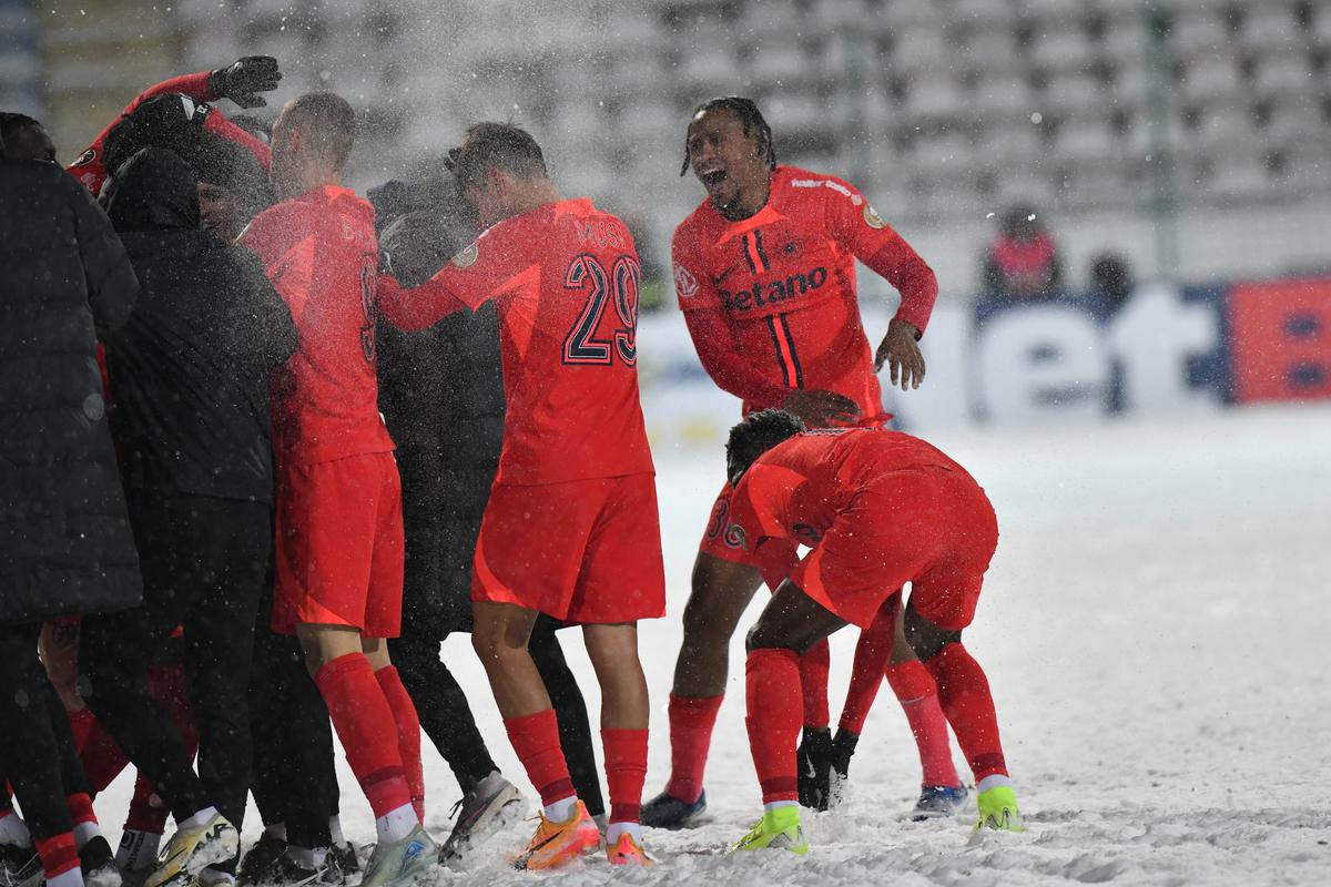 Cum va fi vremea la FCSB - PAOK Salonic? Se oprește ninsoarea până joi? Prognoză TERIBILĂ pentru cei 50.000 de fani așteptați pe Arenă