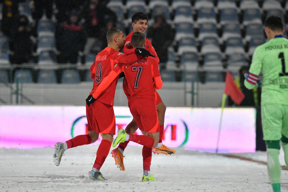 Cum va fi vremea la FCSB - PAOK Salonic? Se oprește ninsoarea până joi? Prognoză TERIBILĂ pentru cei 50.000 de fani așteptați pe Arenă