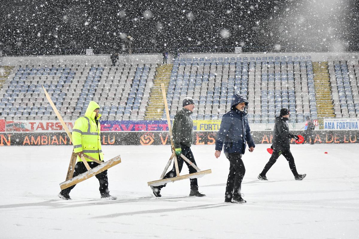 Cel mai aclamat fotbalist de la FCSB în nămeții de la Buzău » Apelul crainicului: „Să îl aplaudăm!”
