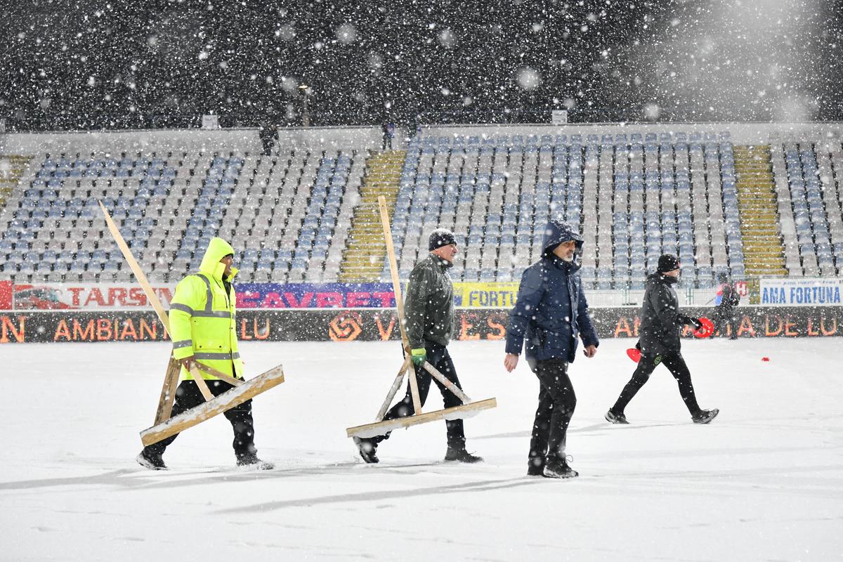 Imagini cu zăpada de la Buzău, înaintea meciului Gloria - FCSB