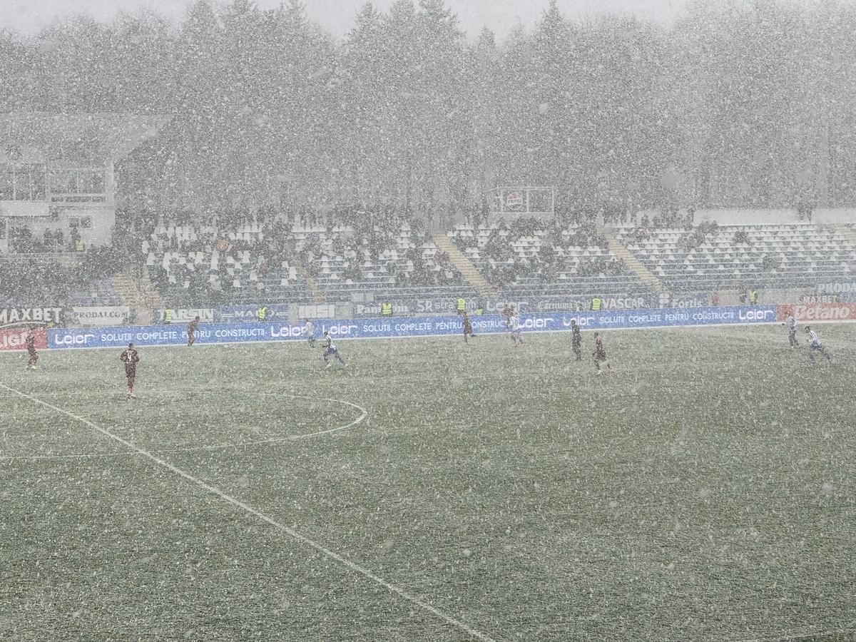 Imagini din Poli Iași - CFR Cluj