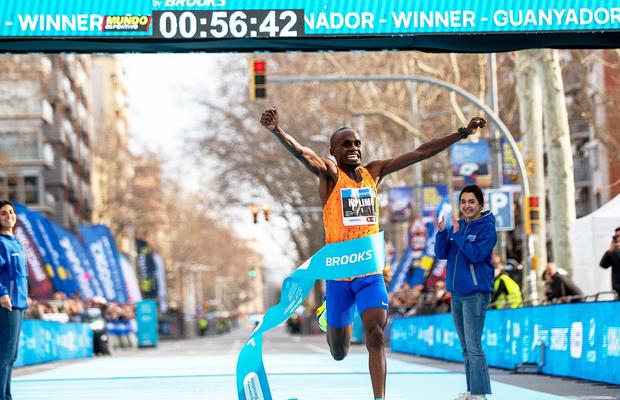 Nou record mondial la semimaraton! A spulberat precedentul timp cu cea mai mare diferență din istorie: „Uimitor!”