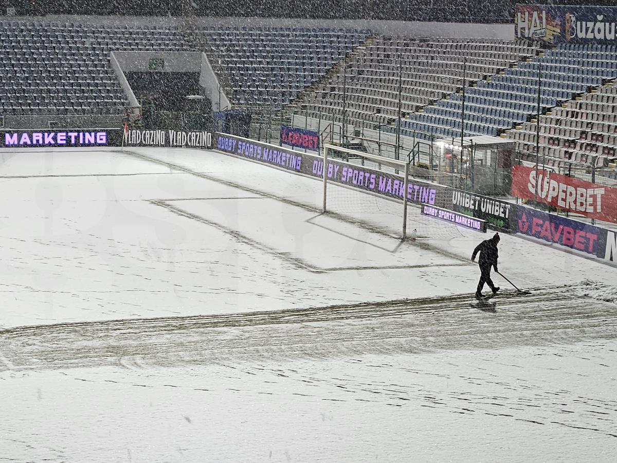 Eugen Neagoe dă vina pe autorități pentru situația de la Buzău - FCSB: „Nu mă ascultă nimeni! Sunt doi muncitori, săracii...”