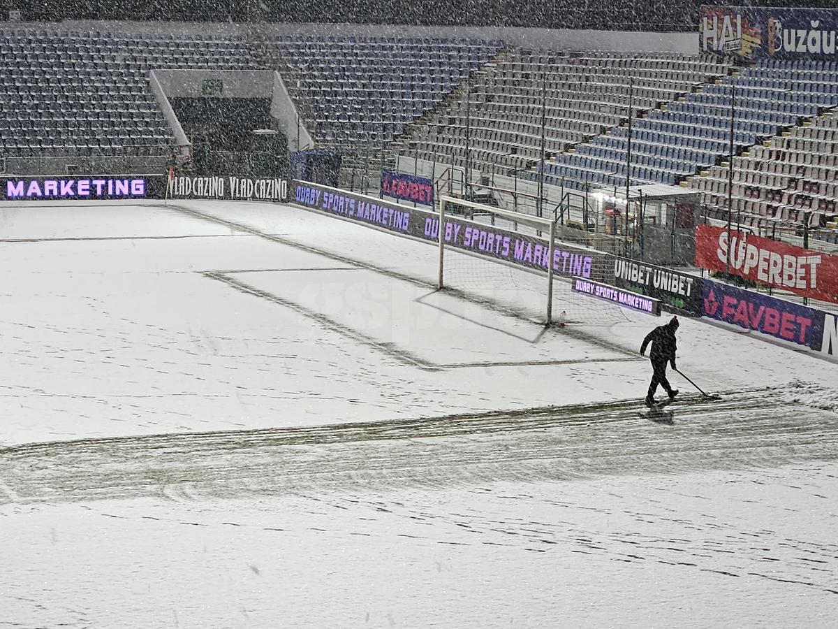Imagini cu zăpada de la Buzău, înaintea meciului Gloria - FCSB