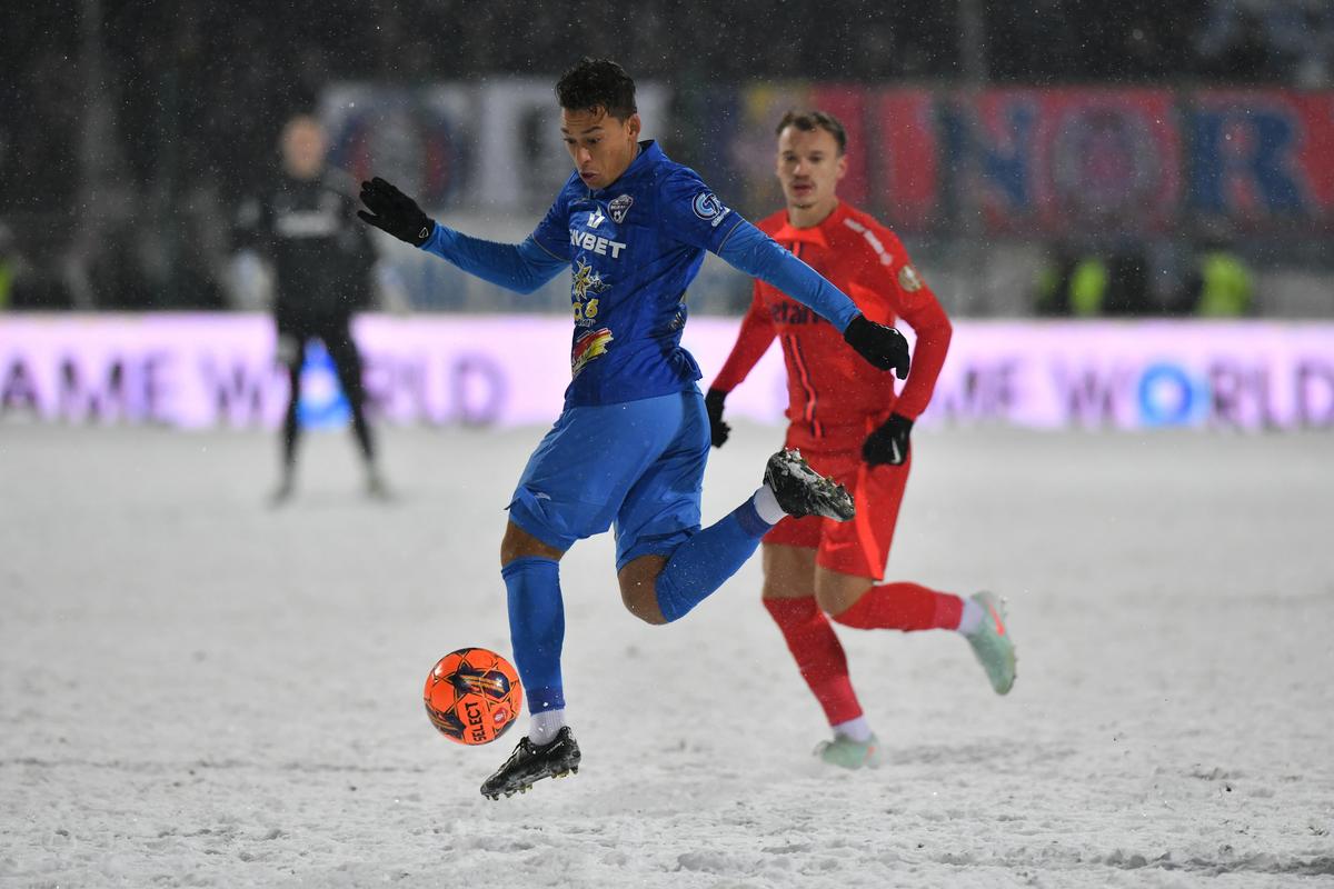 Gloria Buzău - FCSB, disputat pe ninsoare, foto: Cristi Preda / GSP // 16.02.2025