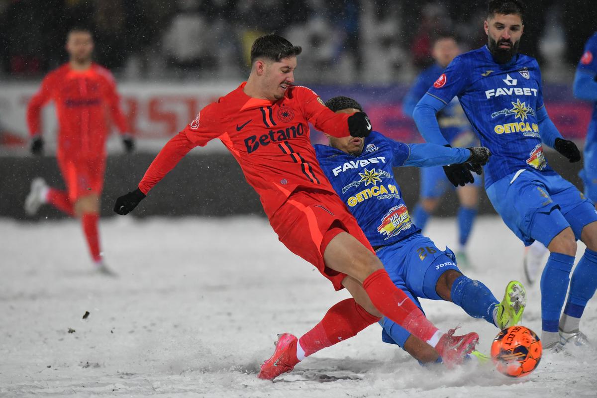 Gloria Buzău - FCSB, disputat pe ninsoare, foto: Cristi Preda / GSP // 16.02.2025