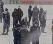Inspecția gazonului cu zăpadă, înainte de Gloria - FCSB / FOTO: Eduard Apostol (GSP.ro)