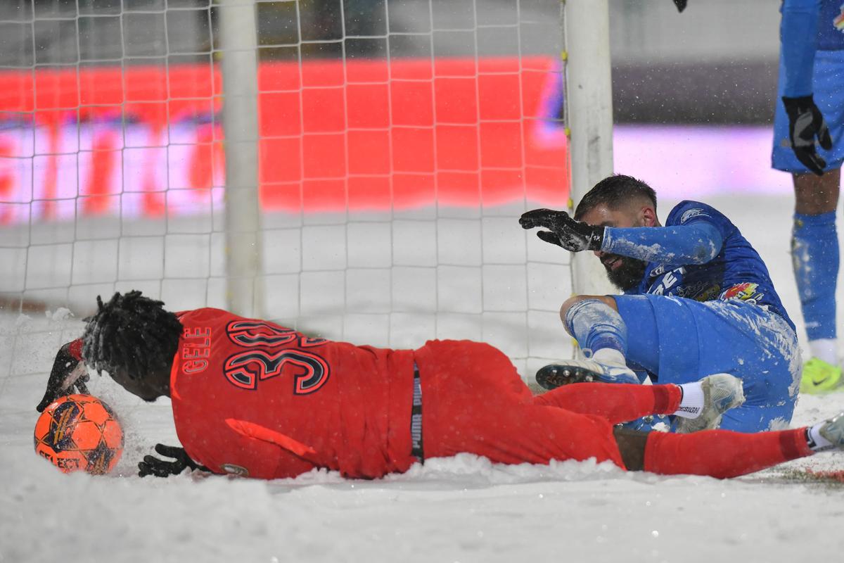 Gloria Buzău - FCSB, disputat pe ninsoare, foto: Cristi Preda / GSP // 16.02.2025
