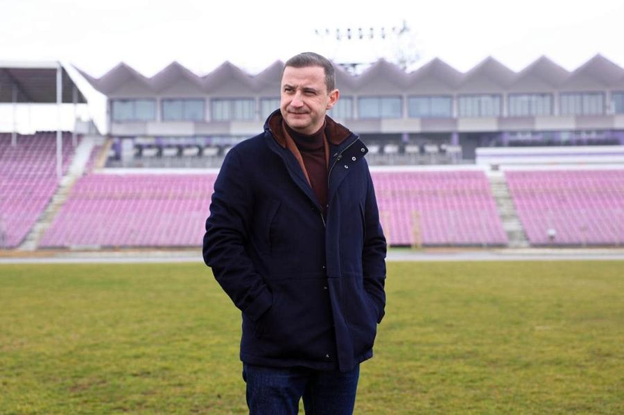 Alfred Simonis / Sursă foto: Facebook Imagini impresionante în fotbalul românesc! Stadionul istoric „s-a aprins” pentru ultima oară înaintea demolării: „Ne-ai fost casă, cetate”