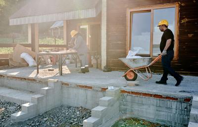 Ce trebuie să știi dacă vrei să construiești cu credit