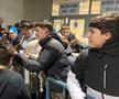 Assad Al Hamlawi, asaltat de fani pentru fotografii și autografe după Universitatea Craiova - FCSB // foto: Sergiu Alexandru (GSP)
