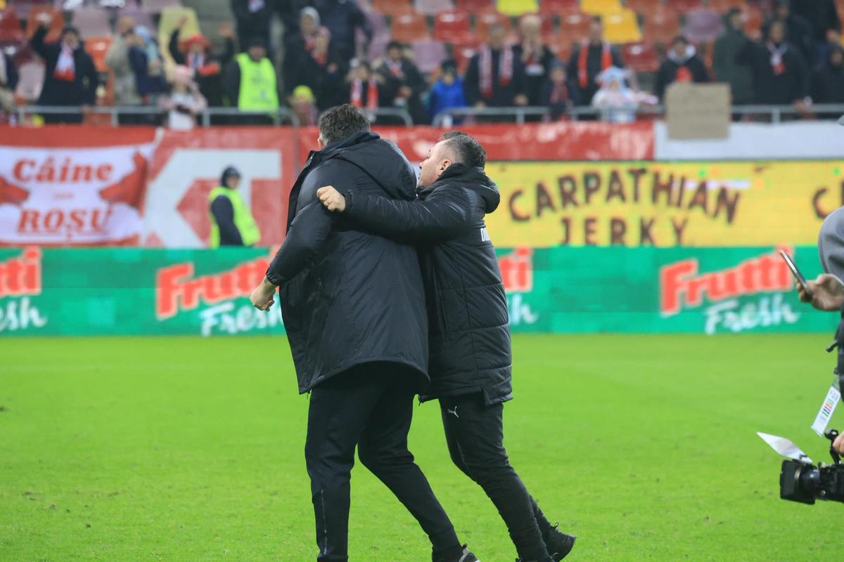 Jucătorul lui Dinamo s-a întins pe gazon, după meci » Florentin Petre a intervenit: „Să vină medicul mai repede”