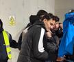 Assad Al Hamlawi, asaltat de fani pentru fotografii și autografe după Universitatea Craiova - FCSB // foto: Sergiu Alexandru (GSP)
