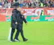 Claudiu Niculescu și Florentin Petre, la finalul meciului dintre Dinamo și Unirea Slobozia // FOTO: Ionuț Iordache (GSP.ro)