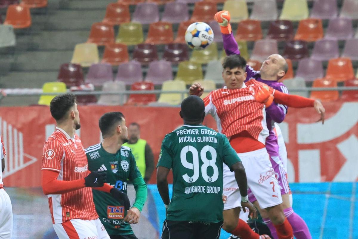 Dinamo câștigă la limită cu Unirea Slobozia, după un festival de ocazii » „Câinii” sunt matematic în play-off!