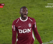 Andrei Chivulete anulează penalty-ul dictat pentru Hermannstadt // foto: capturi Prima Sport