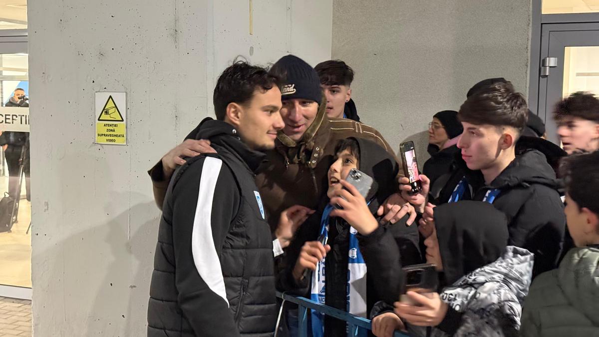 Assad Al Hamlawi, asaltat de fani pentru fotografii și autografe