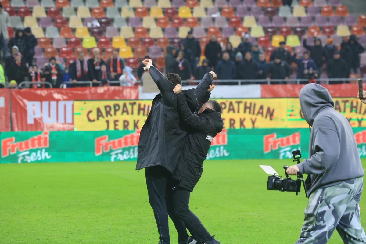 Imagini de la finalul meciului dintre Dinamo și Unirea Slobozia