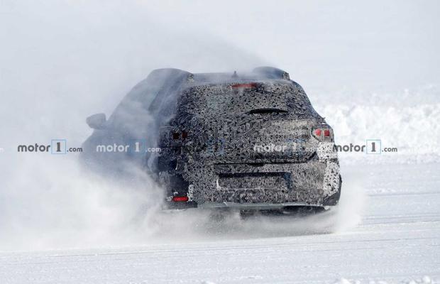 GALERIE FOTO Noul model Dacia Sandero, care va apărea în 2021, testat pe zăpadă: imagini spectaculoase