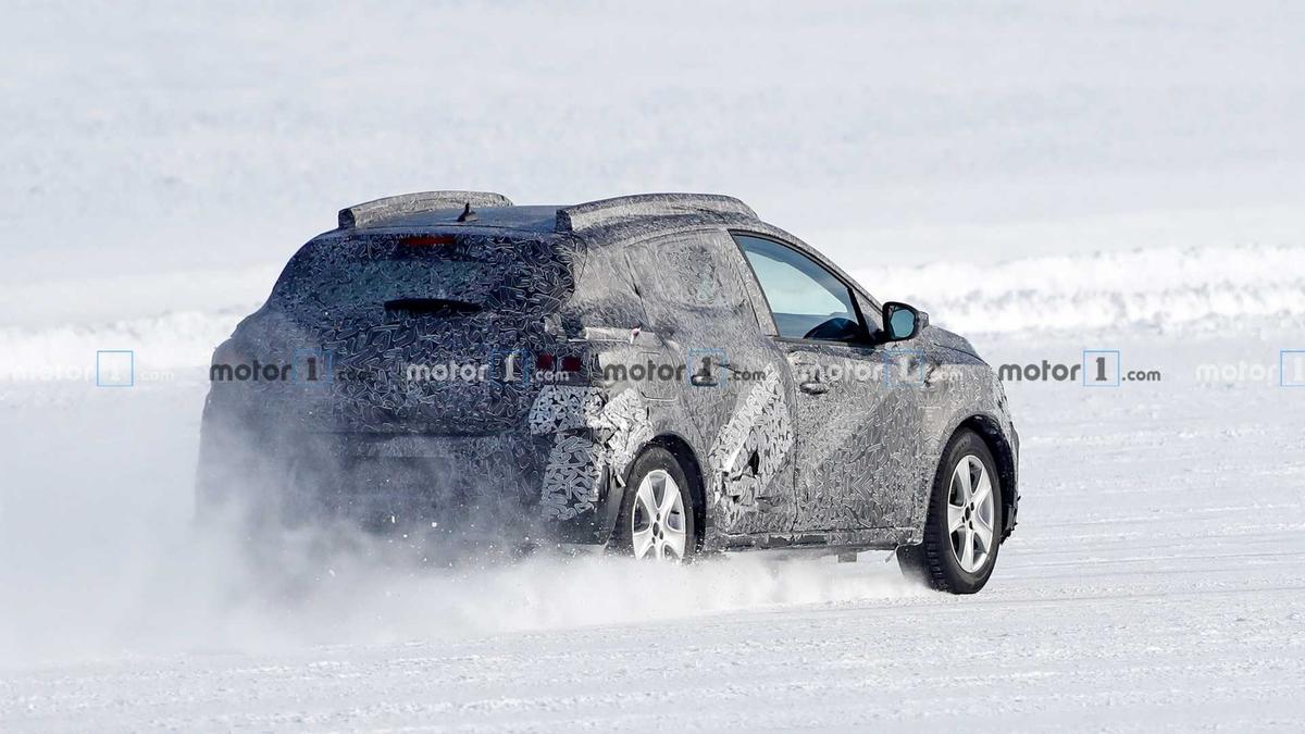 GALERIE FOTO Noul model Dacia Sandero, care va apărea în 2021, testat pe zăpadă: imagini spectaculoase