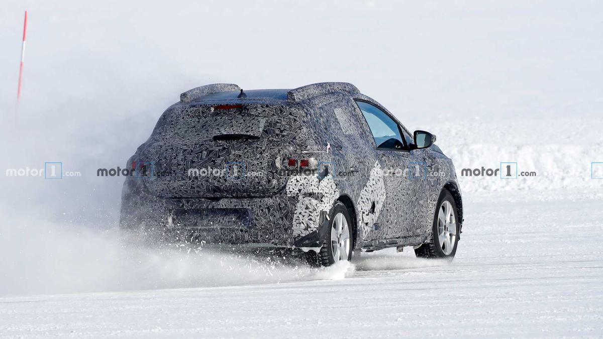 GALERIE FOTO Noul model Dacia Sandero, care va apărea în 2021, testat pe zăpadă: imagini spectaculoase