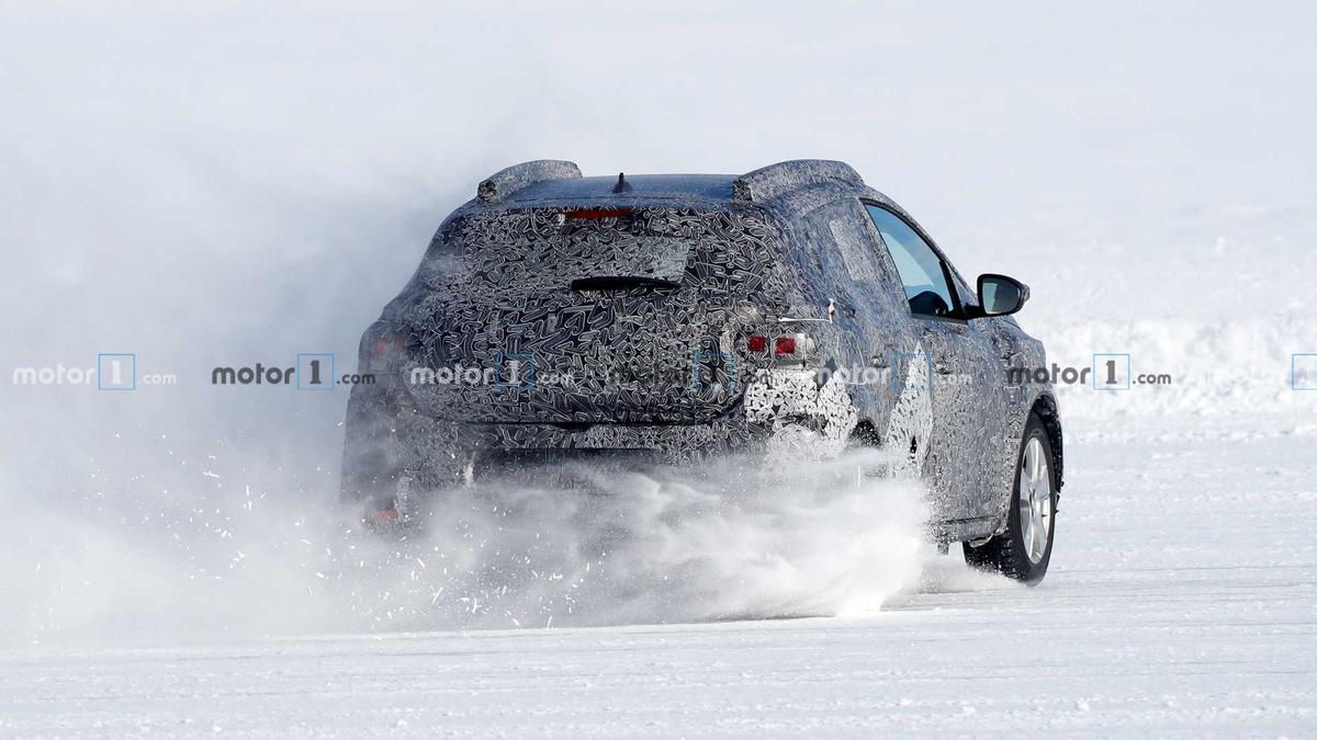 GALERIE FOTO Noul model Dacia Sandero, care va apărea în 2021, testat pe zăpadă: imagini spectaculoase