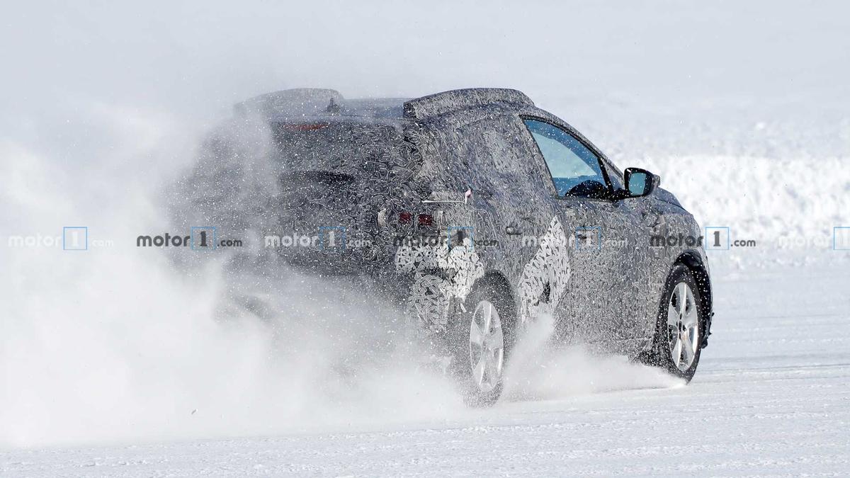 GALERIE FOTO Noul model Dacia Sandero, care va apărea în 2021, testat pe zăpadă: imagini spectaculoase