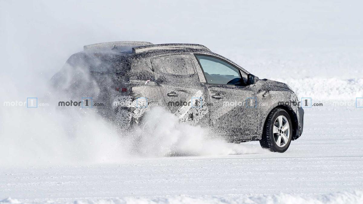 GALERIE FOTO Noul model Dacia Sandero, care va apărea în 2021, testat pe zăpadă: imagini spectaculoase