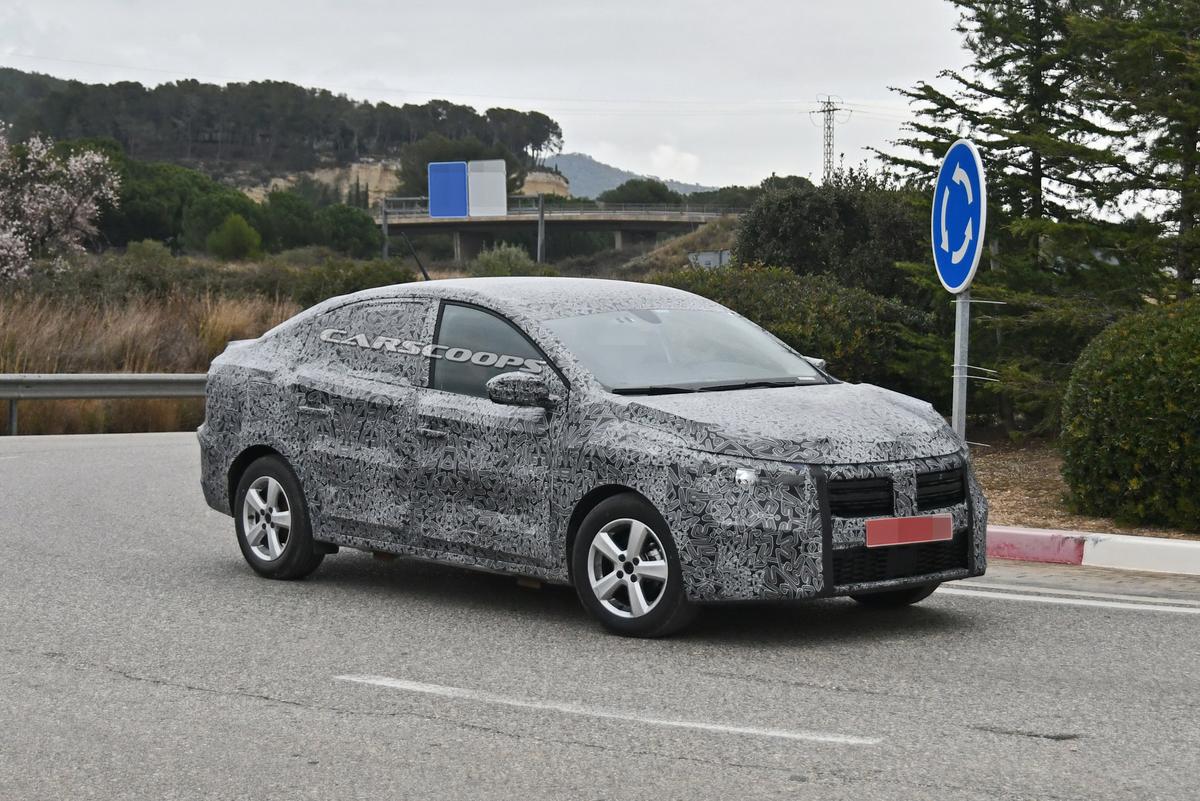 GALERIE FOTO Noul model, Dacia Sandero, care va apărea în 2021, testat pe zăpadă: imagini spectaculoase