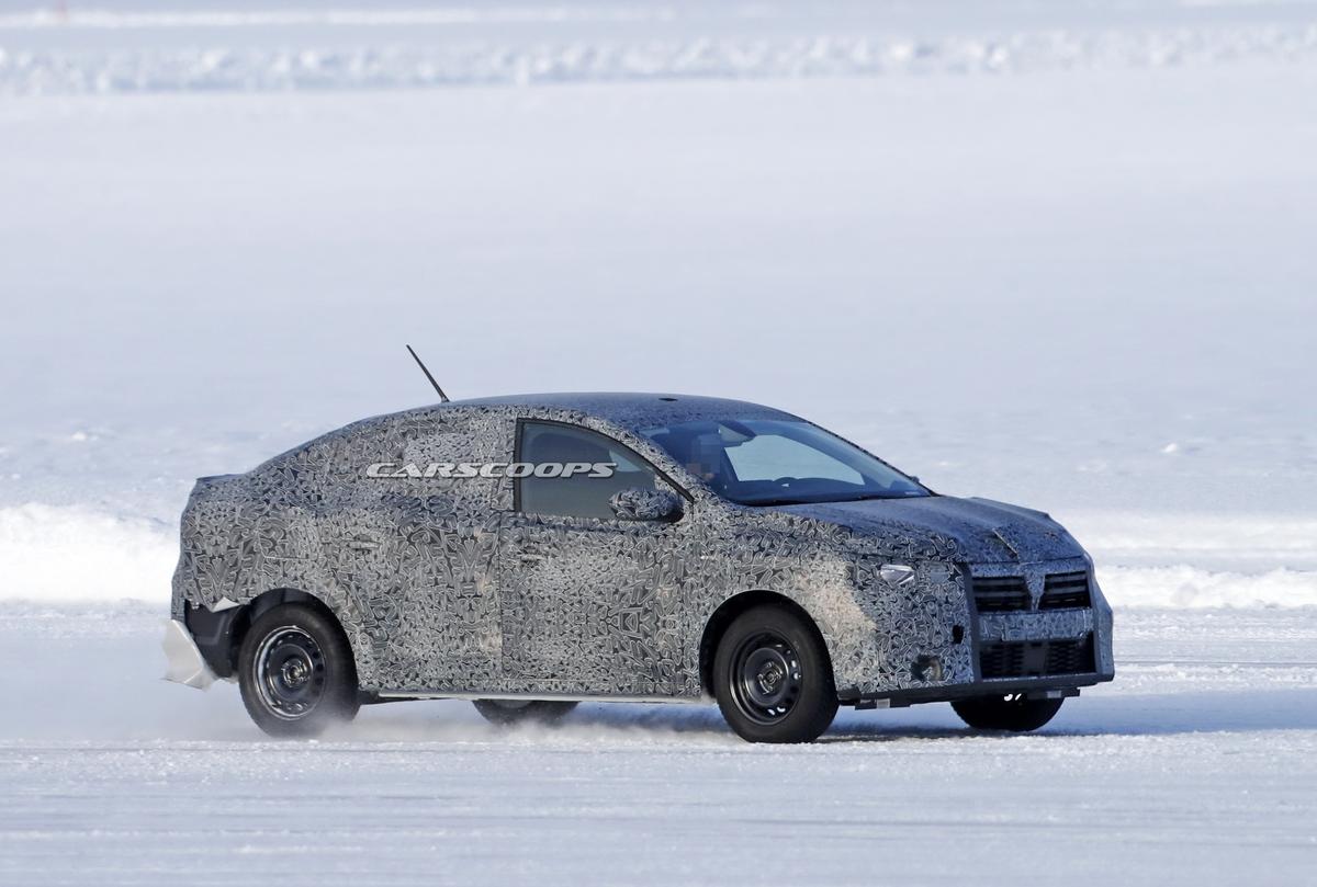 GALERIE FOTO Noul model, Dacia Sandero, care va apărea în 2021, testat pe zăpadă: imagini spectaculoase