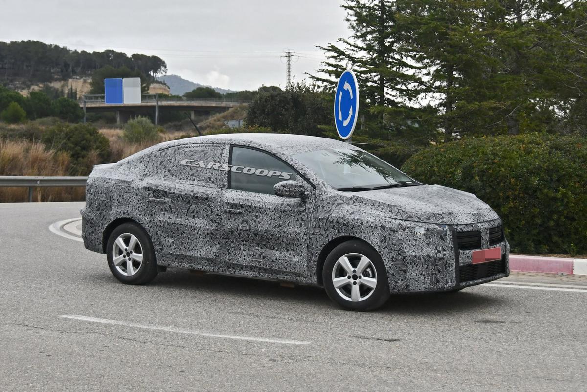 GALERIE FOTO Noul model, Dacia Sandero, care va apărea în 2021, testat pe zăpadă: imagini spectaculoase