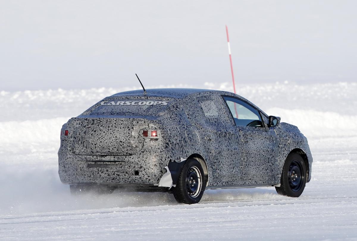 GALERIE FOTO Noul model, Dacia Sandero, care va apărea în 2021, testat pe zăpadă: imagini spectaculoase