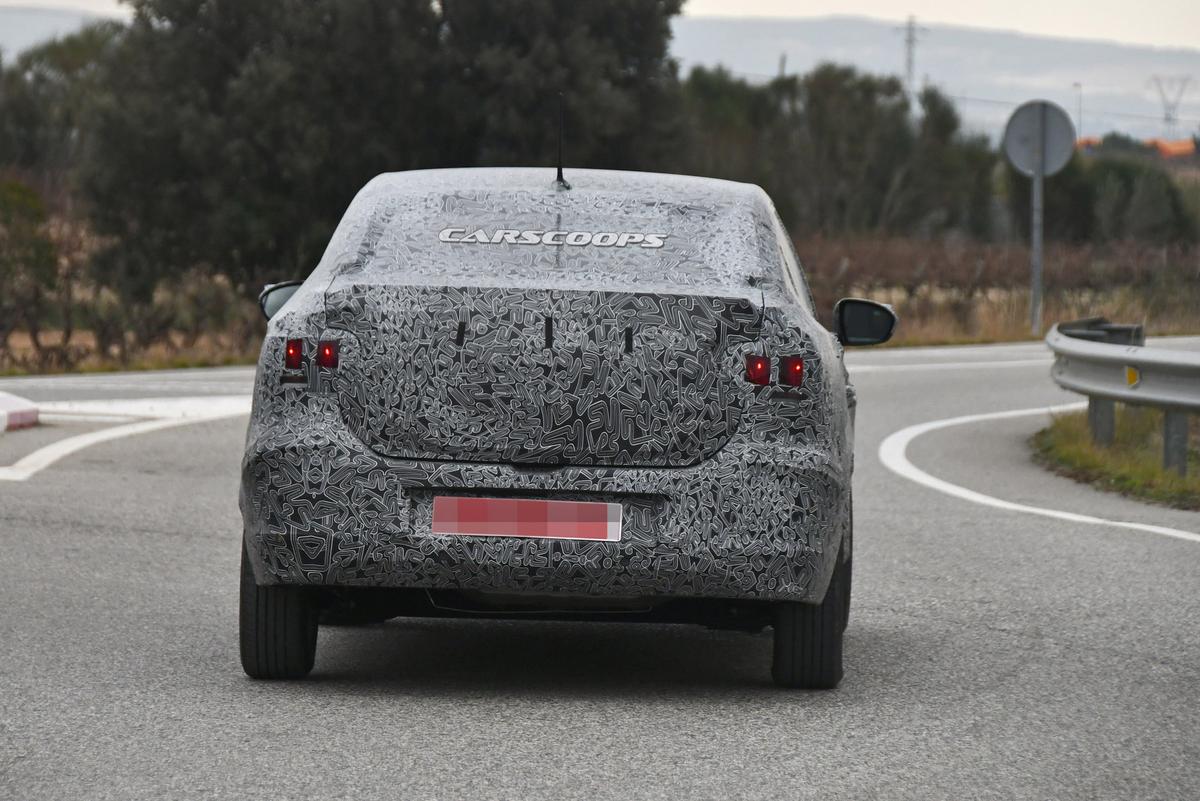 GALERIE FOTO Noul model, Dacia Sandero, care va apărea în 2021, testat pe zăpadă: imagini spectaculoase