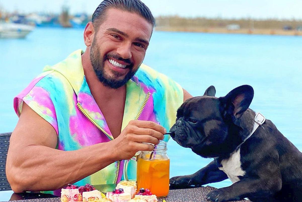 VIDEO EXCLUSIV Fostul atacant al Stelei, acum vlogger, e invidios pe succesul lui Dorian Popa: „Vreau să fiu cățelul lui. Învăț să latru! Sau să mă ia de maimuțoi”