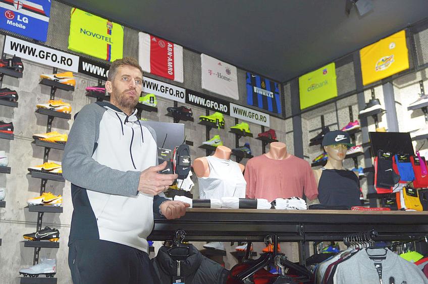 Florin, în propriul magazin de echipament sportiv //
FOTO Vlad Nedelea (Bacău)
