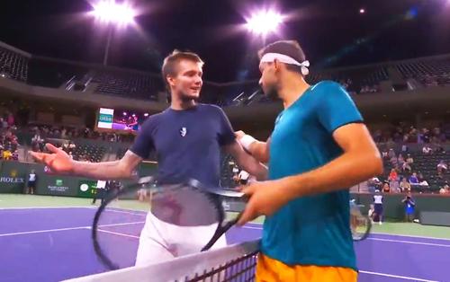 Alexander Bublik (33 ATP) a fost învins de Grigor Dimitrov (35 ATP), scor 3-6, 4-6, în „șaisprezecimile” Indian Wells. Kazahul s-a plâns de suprafața de joc.