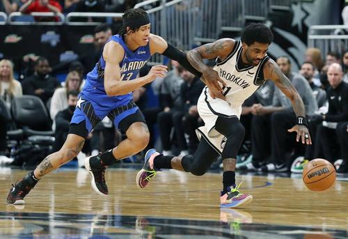 Kyrie Irving (29 ani) a înscris 60 de puncte pentru Brooklyn în victoria împotriva celor de la  Orlando Magic, scor 150-108.
