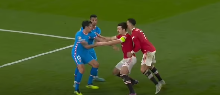 foto: Captură BT Sport Cristiano Ronaldo, încurcat de propriii colegi în meciul cu Atletico » Portughezul, aproape să fie făcut KO de Maguire