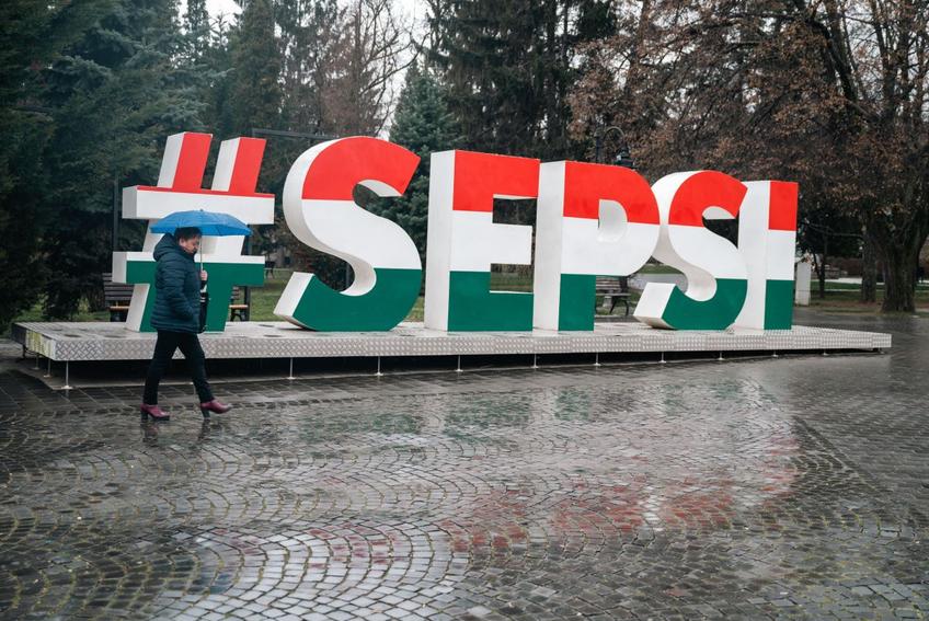 Sepsi - FCU Craiova, o partidă reluată din primul minut după o lună și jumătate de dispute într-un oraș venit după sărbătoare.
