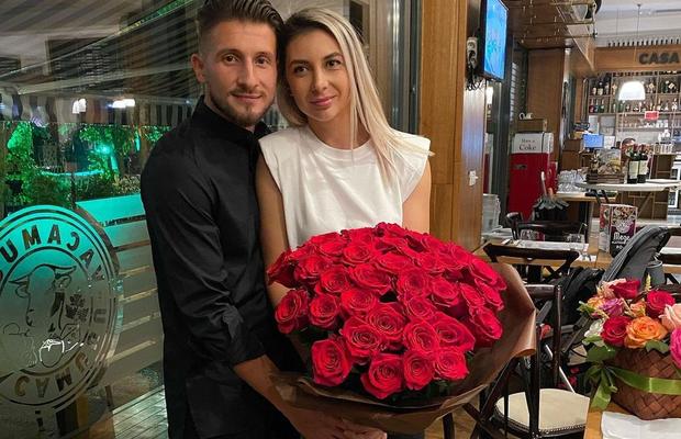 Un lider al vestiarului dezvăluie cum l-a convins soția să semneze cu Dinamo: „După ce mi-a zis lucrurile astea l-am sunat pe Zăvăleanu și i-am spus «Vin!»”