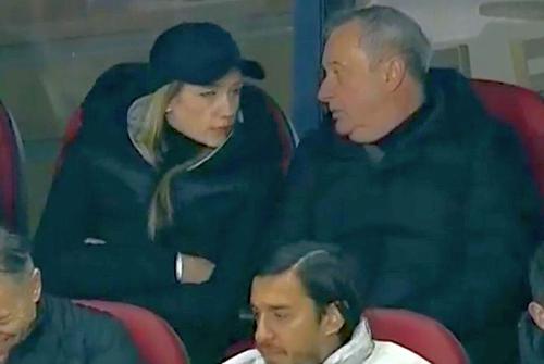Mircea Rednic și Luana Rednic, în tribune la Sepsi - FCU Craiova/ foto: captură Orange Sport