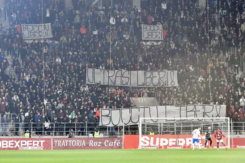 Mesajele afișate de galeria Rapidului la 1-2 cu Farul // foto: Cristi Preda, GSP