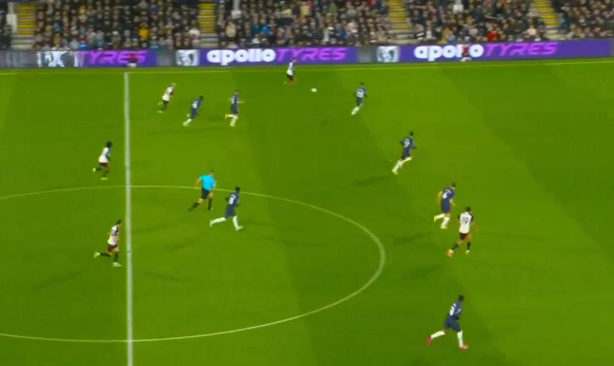 Radu Drăgușin și-a scăpat adversarul la golul de 1-0 din Fulham - Tottenham