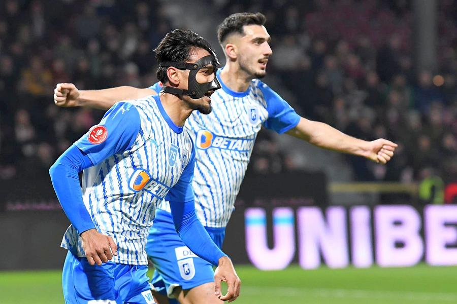 Ștefan Baiaram, cu mască // foto: Facebook @ Universitatea Craiova Mihai Stoica, impresionat de fotbalistul rivalei la titlu: „Îmi place foarte mult. Are curaj, tot ce îi trebuie. Uite ce fizic!”