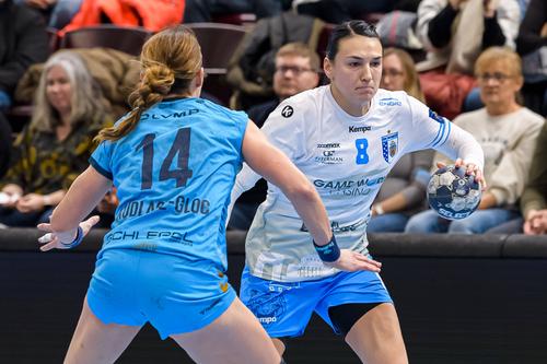 CSM București s-a impus în deplasarea de la Krim Ljubljana, scor 30-24, în manșa tur a optimii de finală din Liga Campionilor la handbal masculin. Cristina Neagu a fost cea mai bună jucătoare a partidei, cu 9 goluri.
